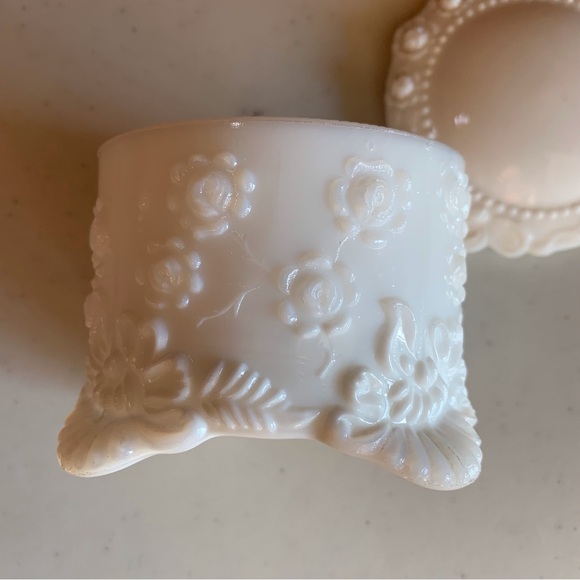 Vintage Fostoria Jenny Lind Milk Glass Covered Powder Trinket Jewelry Box - Picture 6 of 7